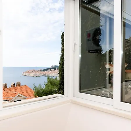 Zlatni Potok - View Of The Old Town Ragusa