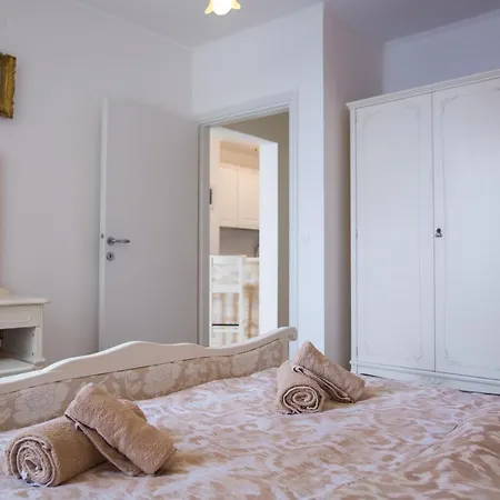 Zlatni Potok - View Of The Old Town Appartamento