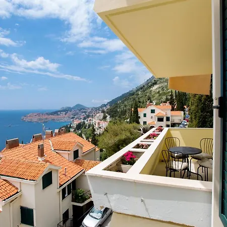 Apartment Zlatni Potok - View Of The Old Town