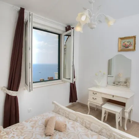 Apartment Zlatni Potok - View Of The Old Town