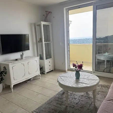 Zlatni Potok - View Of The Old Town Apartment