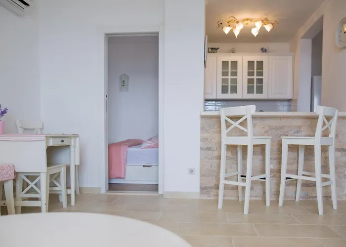 Zlatni Potok - View Of The Old Town דירה