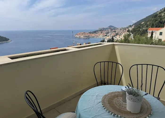 Zlatni Potok - View Of The Old Town * دوبروفينك